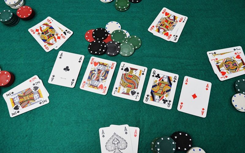 Hướng Dẫn Chơi Poker Cụ Thể Trên OK9